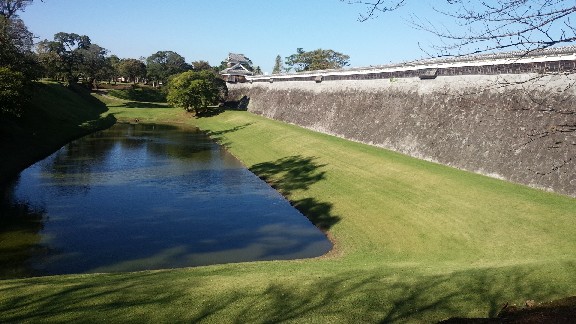 熊本城の堀.jpg